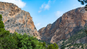 Kalksteinfelsen der Gaitanes-Schlucht am Caminito del Rey
